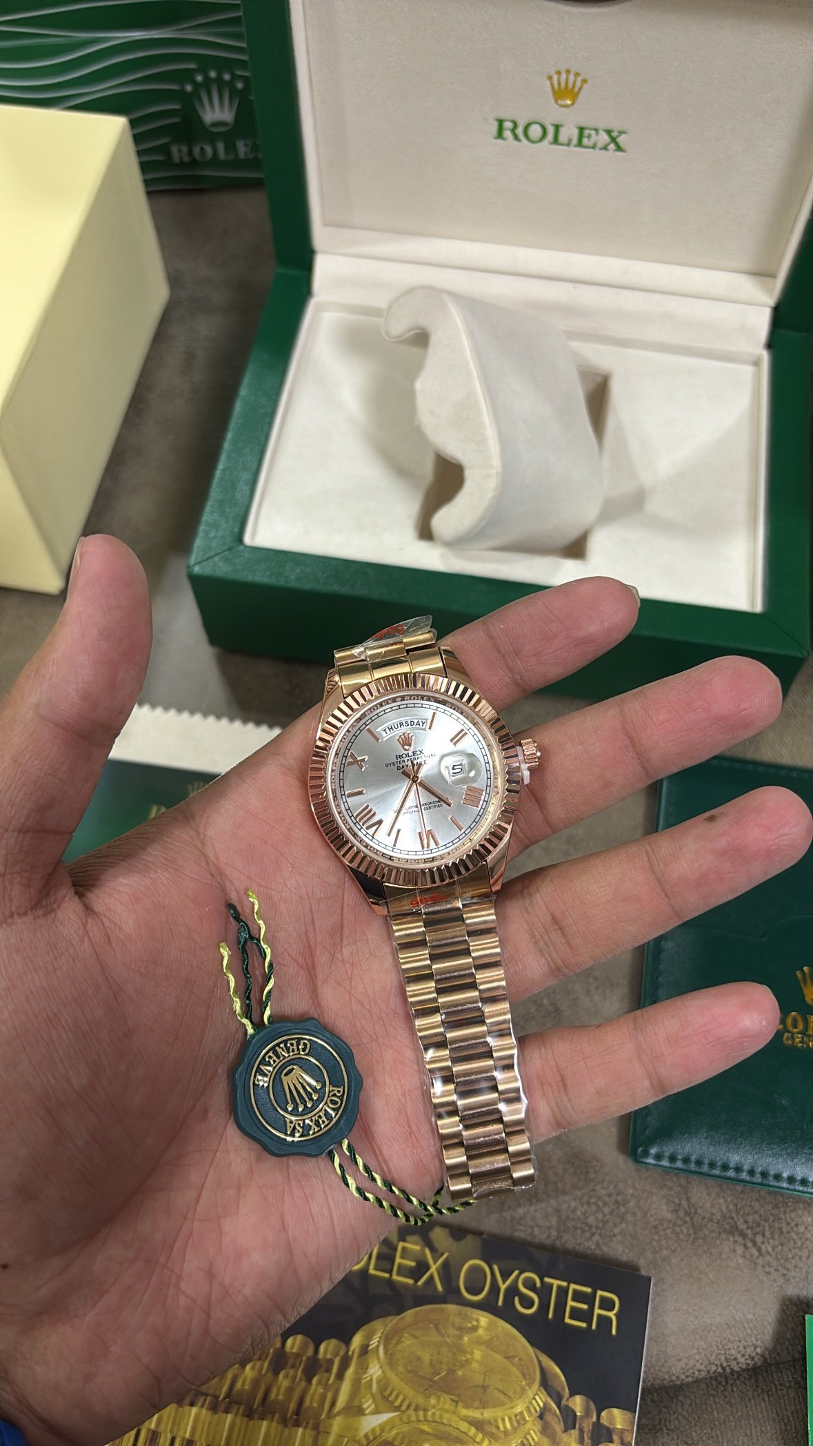 ROLEX OYSTER PERPETUAL DAY DATE - Image 4