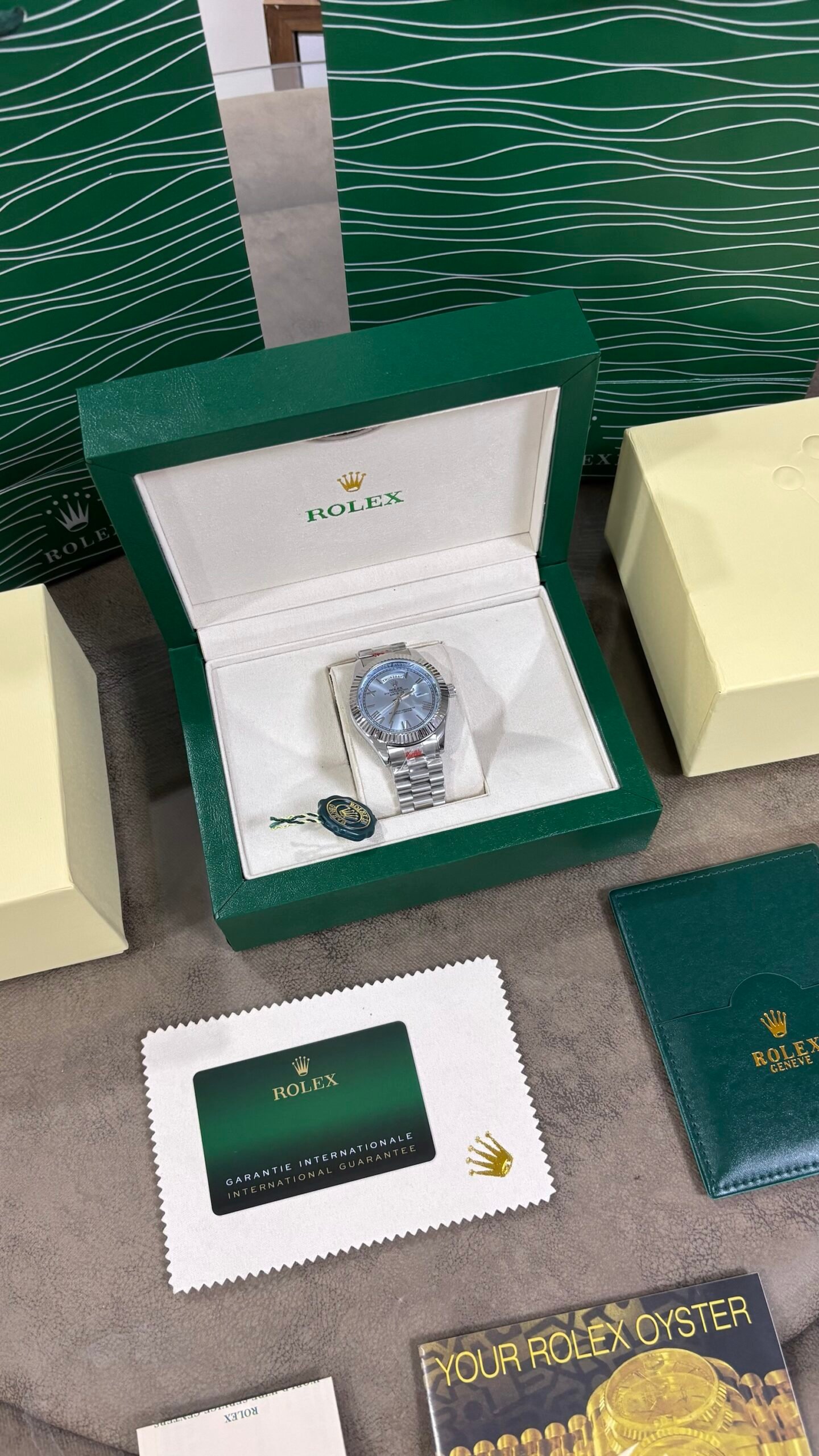 ROLEX OYSTER PERPETUAL DAY DATE - Image 2